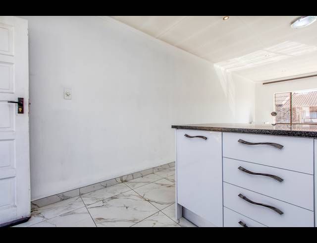 2 BEDROOM APARTMENT FOR SALE IN FERNDALE